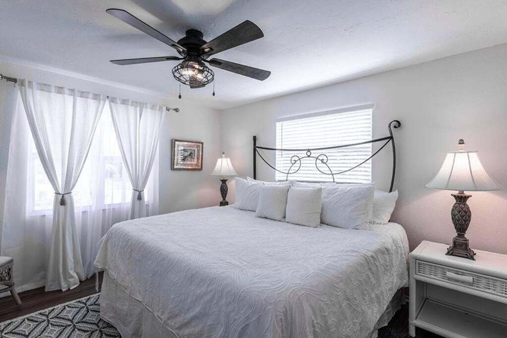 Your Tranquil Escape Is Found Directly On The Beach At The Serenity Beach Condo. Siesta Key Kültér fotó
