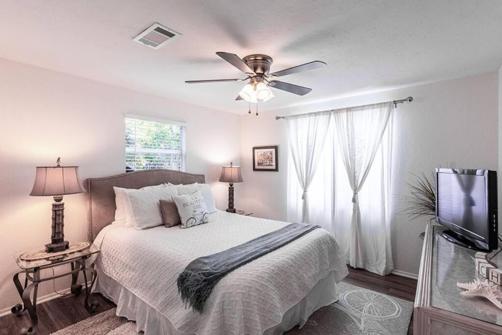 Your Tranquil Escape Is Found Directly On The Beach At The Serenity Beach Condo. Siesta Key Kültér fotó