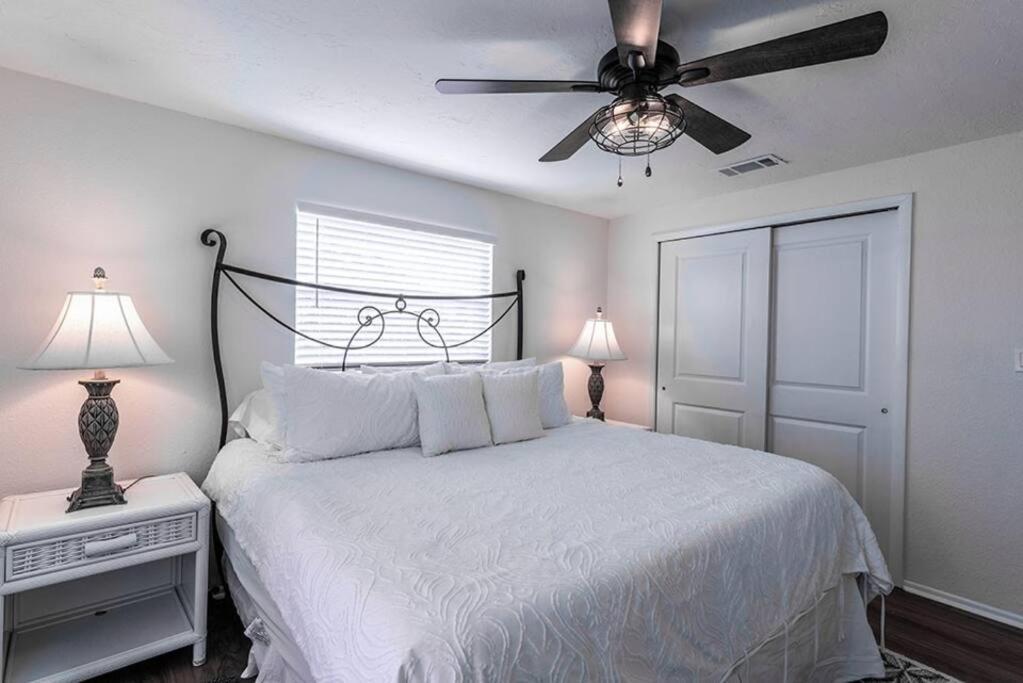 Your Tranquil Escape Is Found Directly On The Beach At The Serenity Beach Condo. Siesta Key Kültér fotó